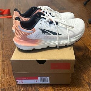 Women’s Altra Provision 7